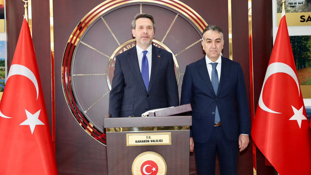 BAKAN BAYRAKTAR VALİ ÇAĞATAY’I ZİYARET ETTİ