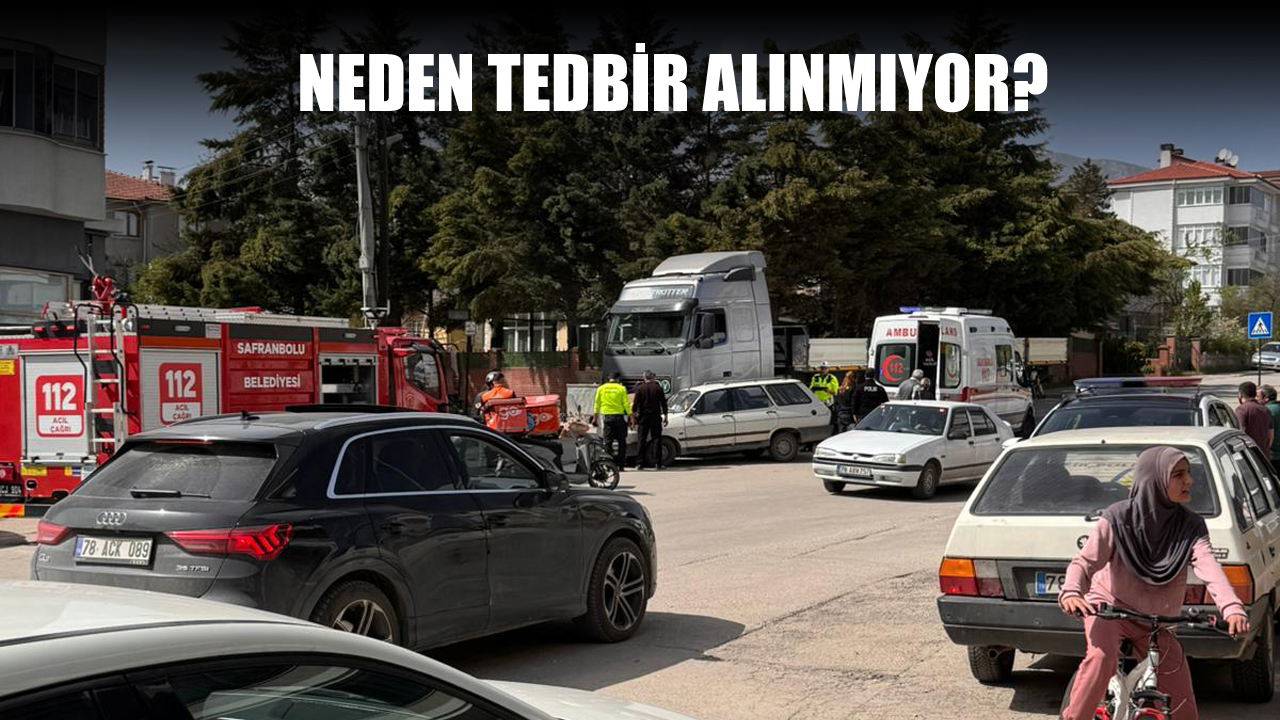 EMEK MAHALLESİNDEKİ KAVŞAKLAR KAZAYA DAVETİYE ÇIKARIYOR