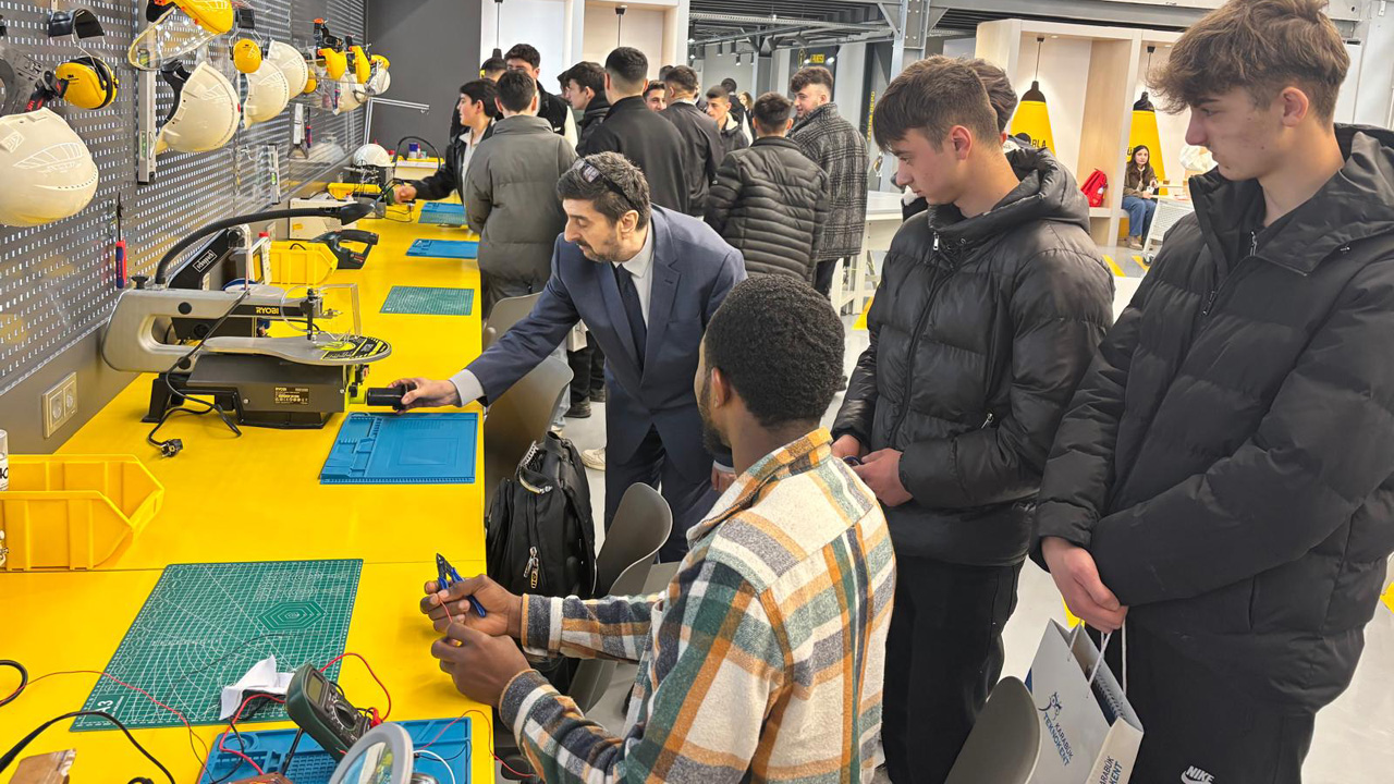 ÖĞRENCİLERE MESLEK SEÇİMİNE YÖNELİK TEKNİK GEZİ