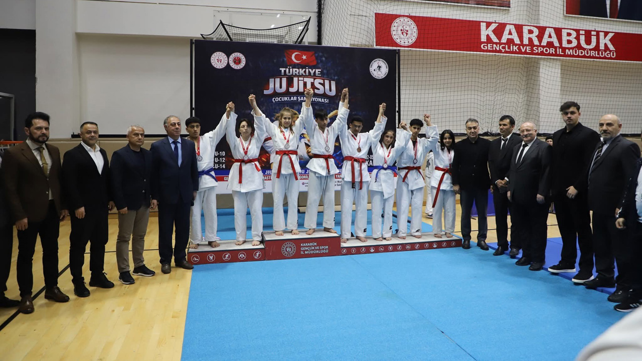 TÜRKİYE JU JİTSU ÇOCUKLAR ŞAMPİYONASI KARABÜK’TE SONA ERDİ
