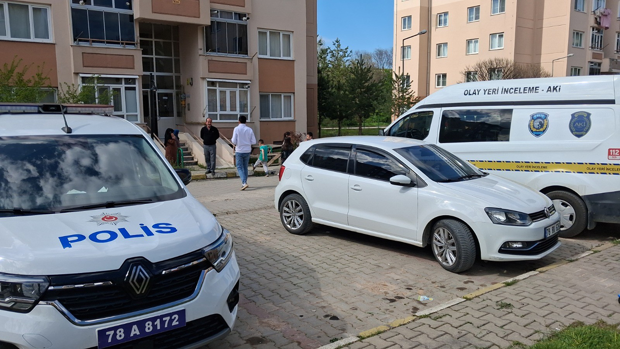 YALNIZ YAŞADIĞI EVİNDE ÖLÜ BULUNDU