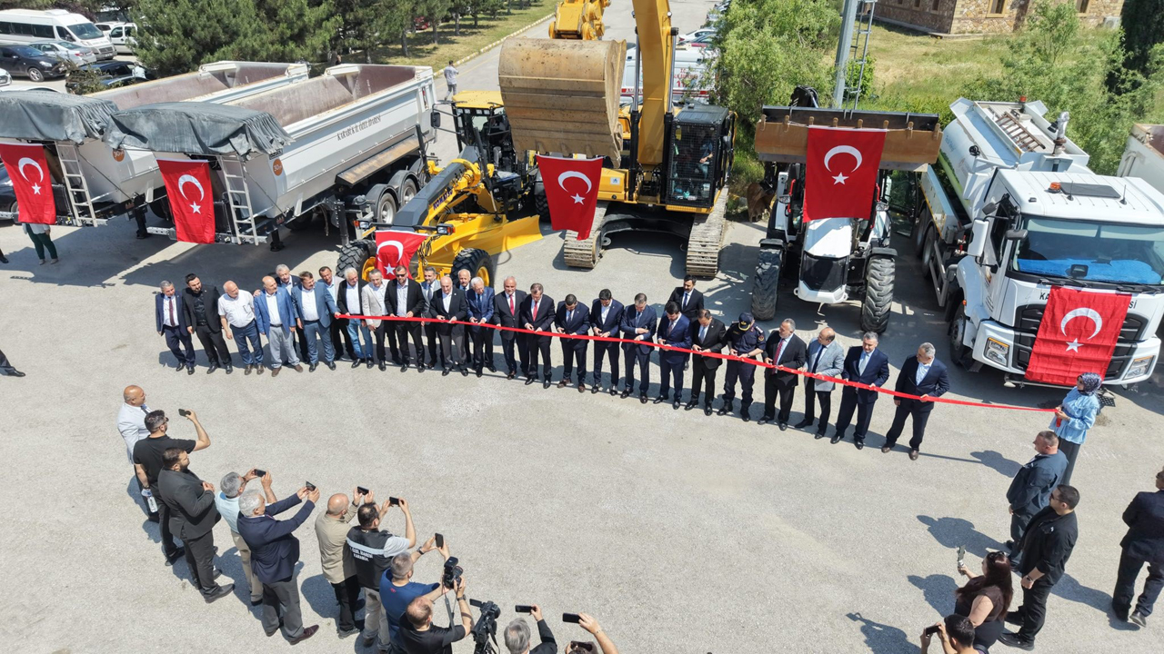 KARABÜK İL ÖZEL İDARESİNE 13 YENİ ARAÇ VE İŞ MAKİNESİ KAZANDIRILDI