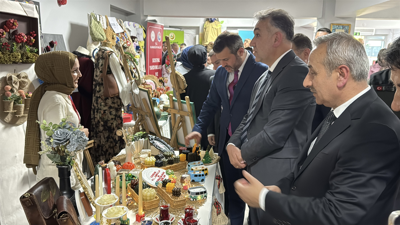 KARABÜK’TE KURSİYERLERİN ESERLERİ BEĞENİYE SUNULDU