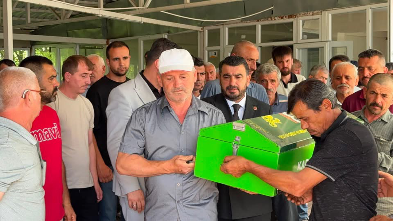 YANGINDA HAYATINI KAYBEDEN 2 YAŞINDAKİ ÇOCUK TOPRAĞA VERİLDİ