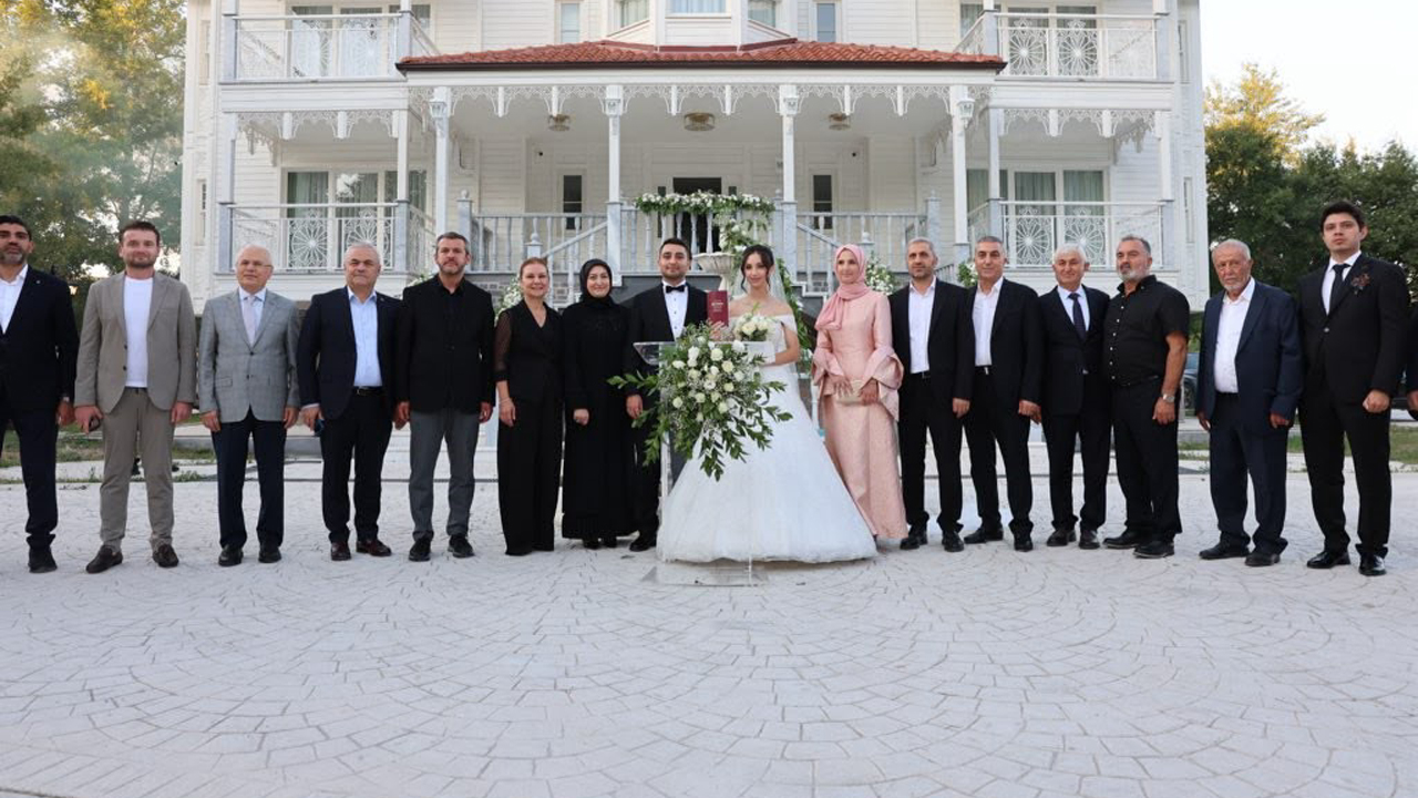 İŞ İNSANI CENGİZ ÜNAL, OĞLU ALİ RIZA’YI GÖRKEMLİ TÖRENLE EVLENDİRDİ