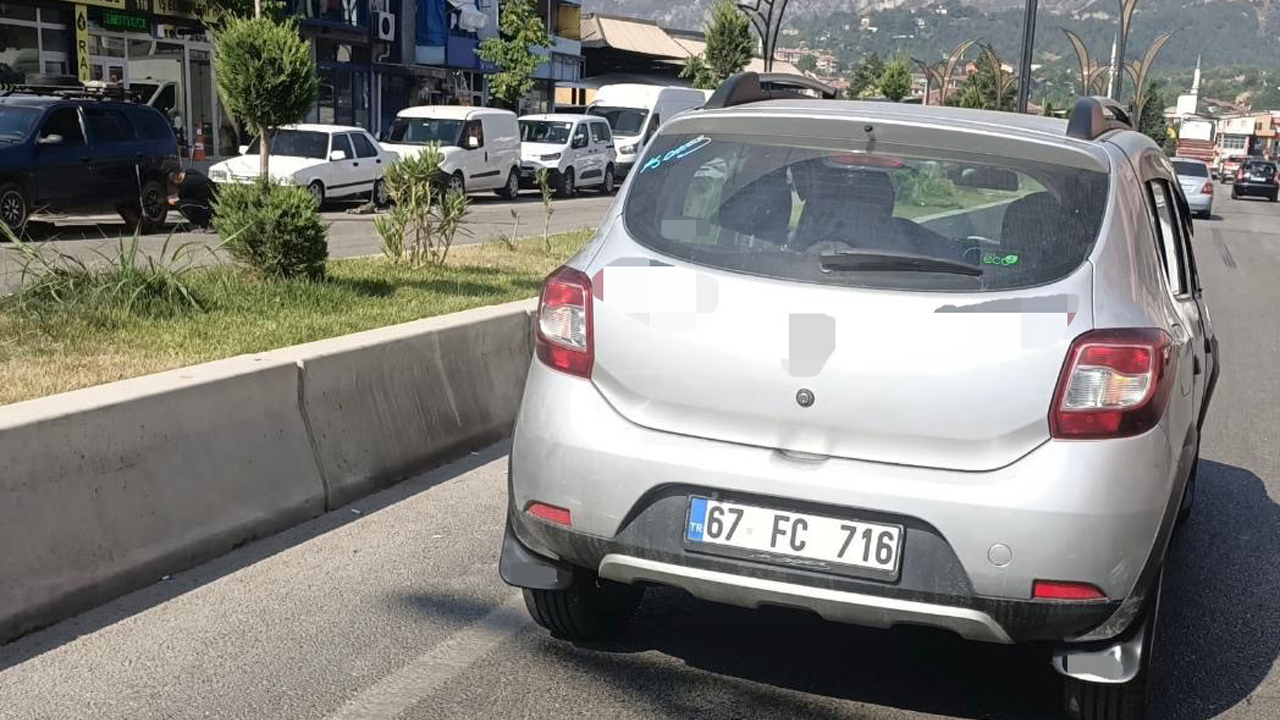 OTOMOBİLİN ÇARPTIĞI YAŞLI ADAM HAYATINI KAYBETTİ