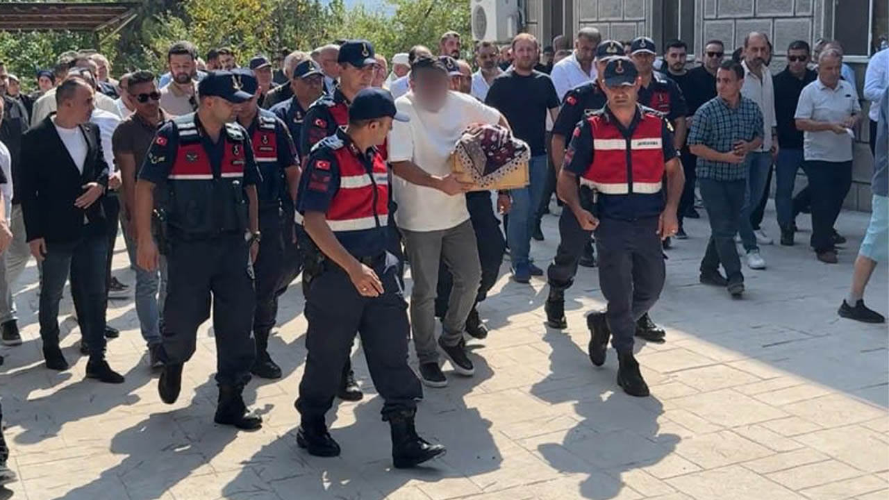BİR BABANIN EN ZOR SINAVI: ÖLEN BEBEĞİNİN TABUTUNU BÖYLE TAŞIDI