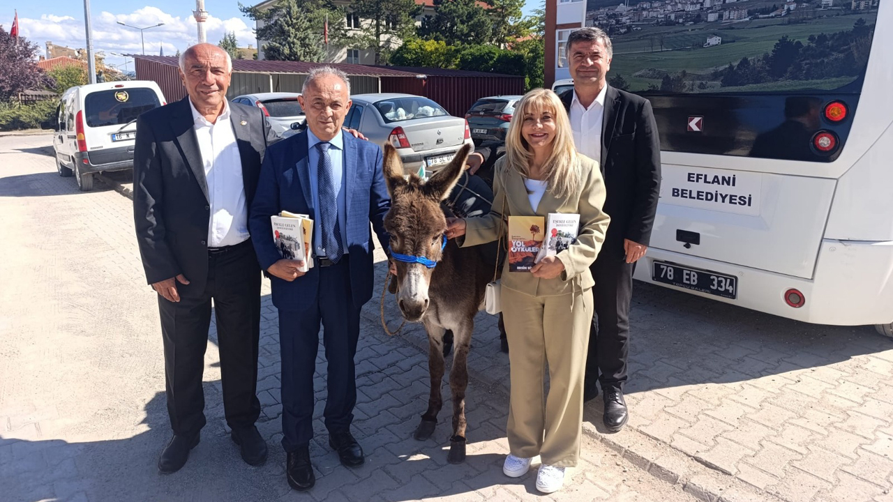 KİTAPLAR EŞEK SIRTINDA, MUTLULUK ÇOCUKLARIN YÜZÜNDE