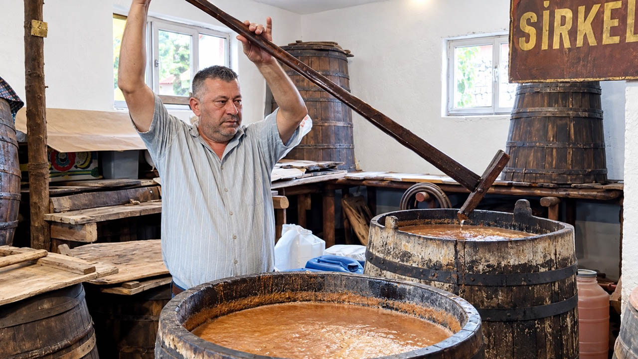 SAFRANBOLU’DA 350 YILLIK KÜPLERDE GELENEKSEL SİRKE ÜRETİMİ BAŞLADI