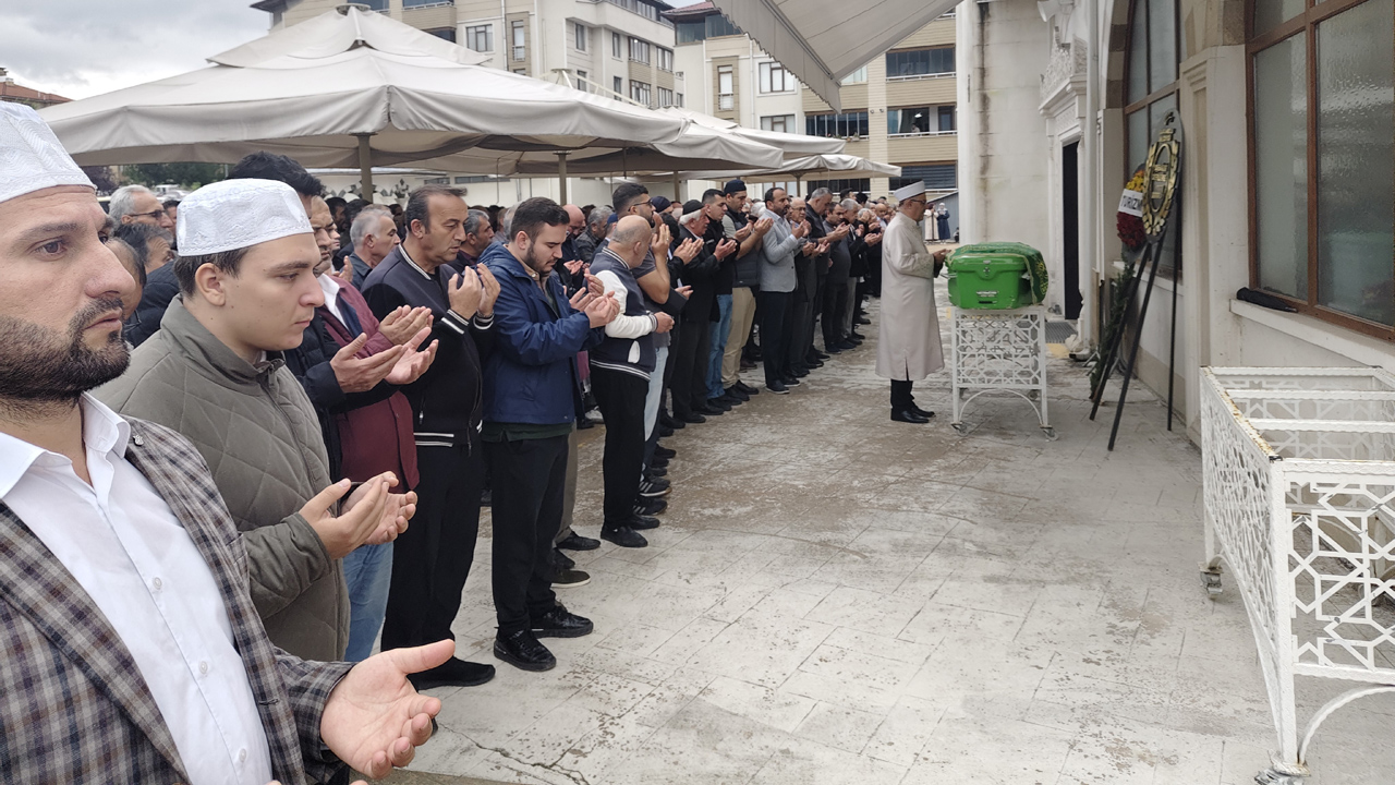 TIRLA ÇARPIŞAN MİNİBÜSÜN SÜRÜCÜSÜ SON YOLCULUĞUNA UĞURLANDI