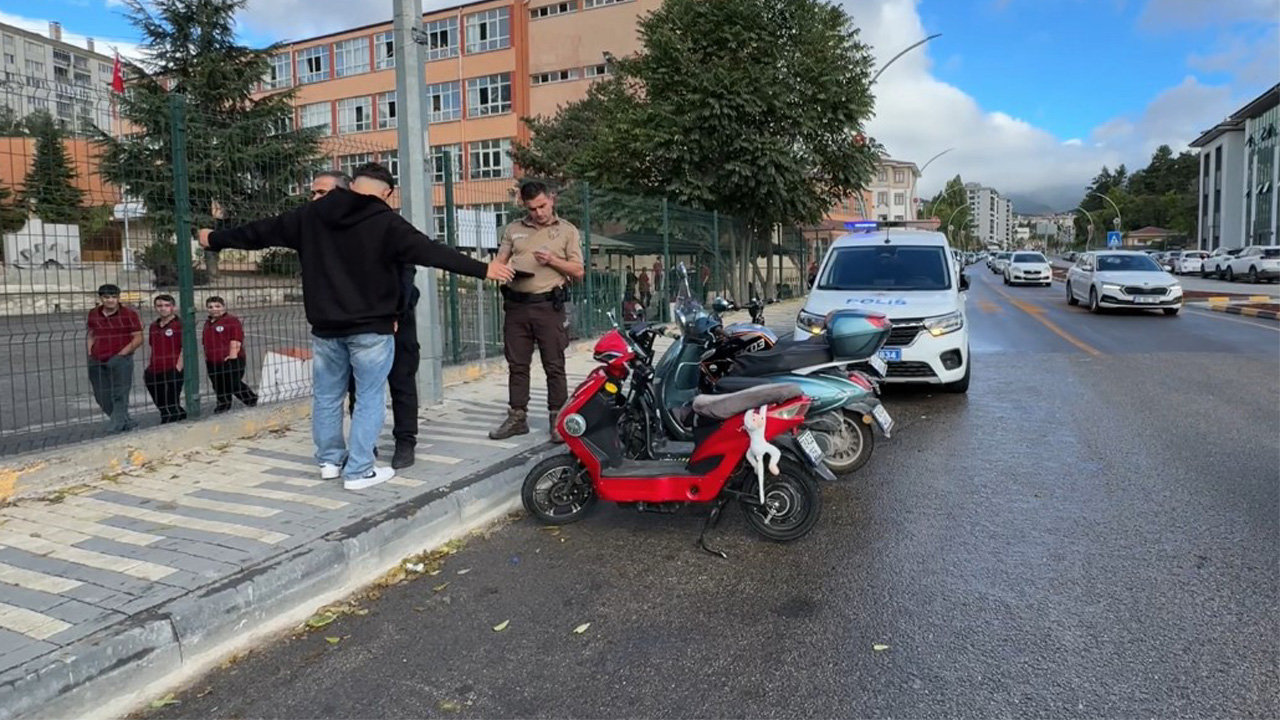 TURGUTLU’DAKİ OKUL SALDIRISININ ARDINDAN KARABÜK’TE TEDBİRLER ARTIRILDI
