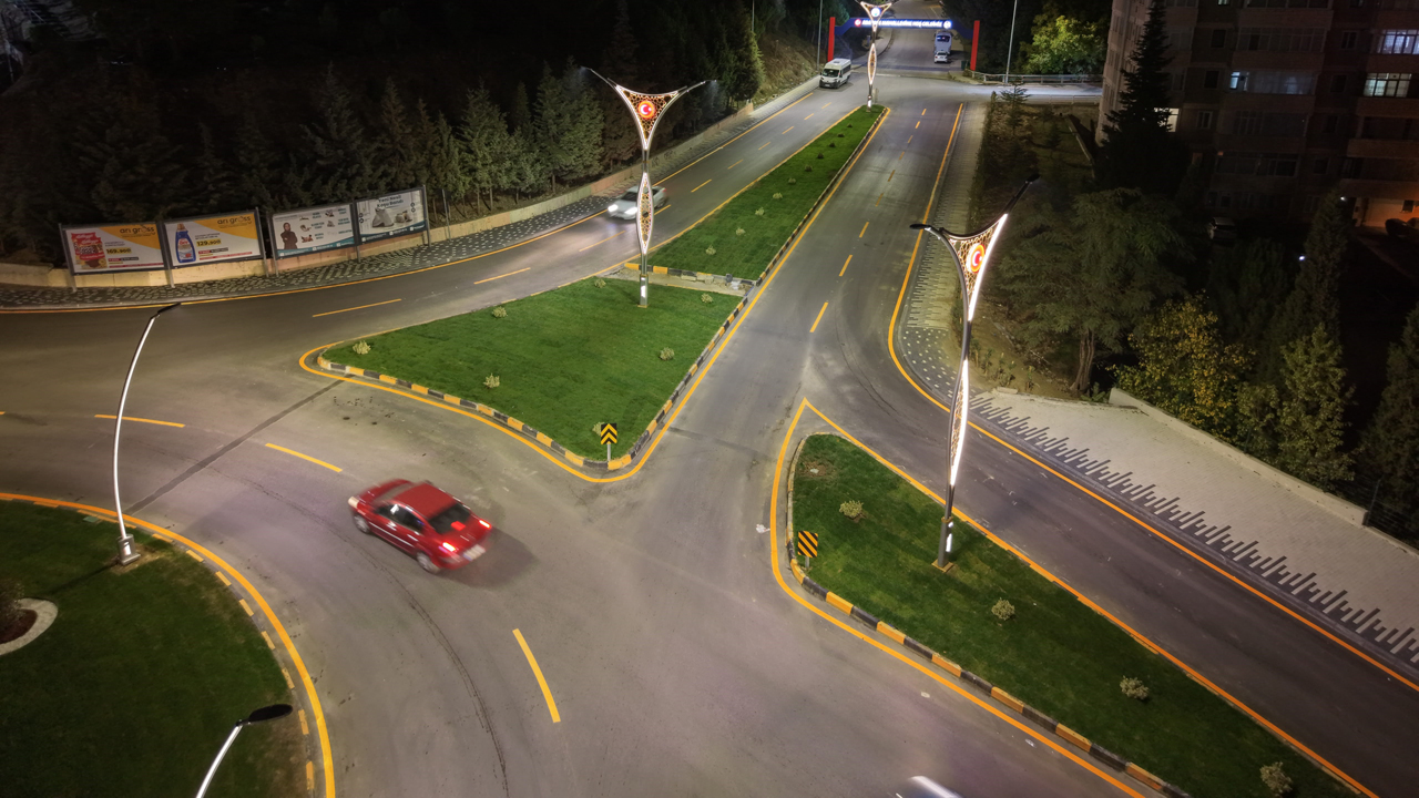 KARABÜK BELEDİYESİ CADDELERİ YENİLİYOR